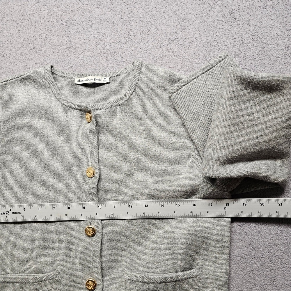 Abercrombie & Fitch Grey Cropped Cardigan Gold Crest Button Lady Jacket Size M - Picture 3 of 9